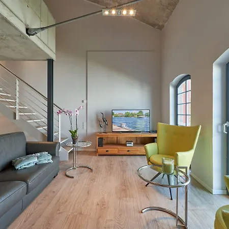 Havelblau Ferienlofts - Stilvoll Wohnen Unmittelbar An Der Havel - Zentral - Kueche - Wlan - Wallbox - Kajaks Und Fahrraeder Vor Ort Apartment *